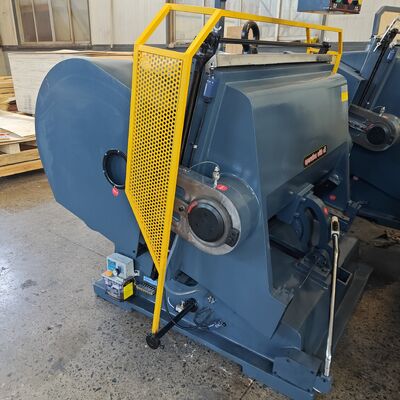 Four Insurance Parts Corrugated Carton Die Cutting Machine With Speed 20±2 Strokesmin And Continuous Pressing Cutting Time-delay Model