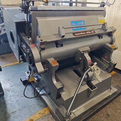 Tin Bronze Copper Bush Carton Board Die Cut Machine Electric Oil Supplying Method Suitable For Precise Cutting And Production Processes